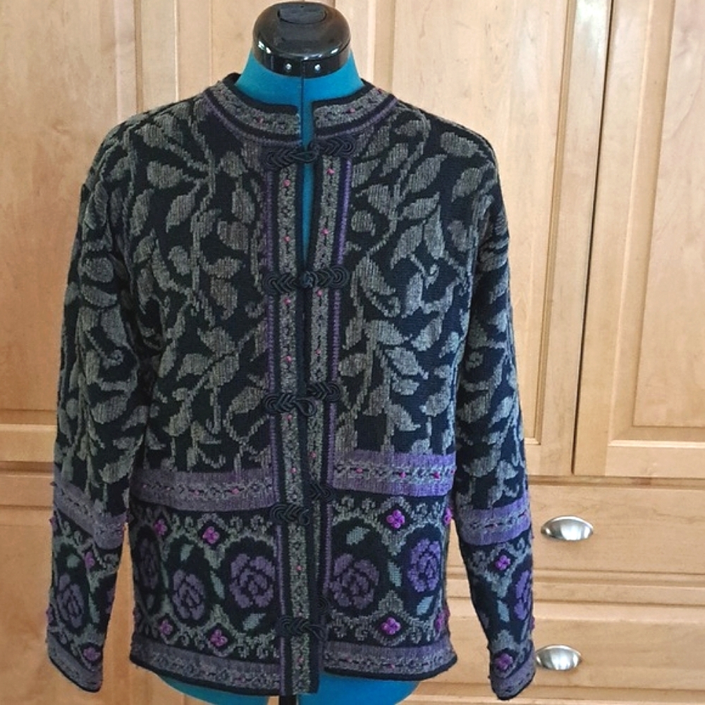 SKYR BRAND woman's cardigan sweater. SIZE M.